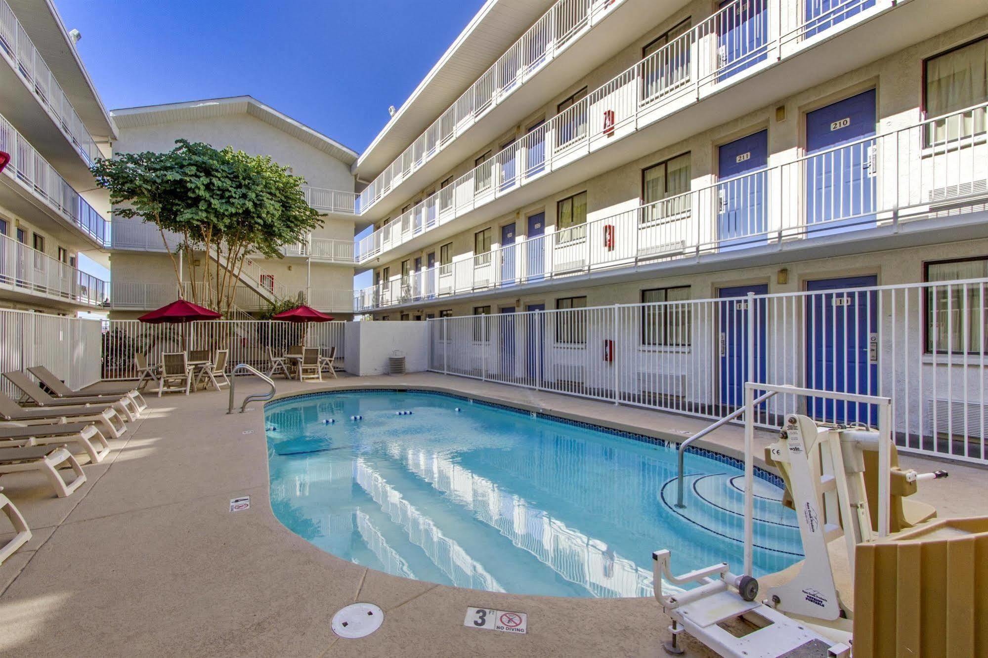 Phoenix Inn エクステリア 写真