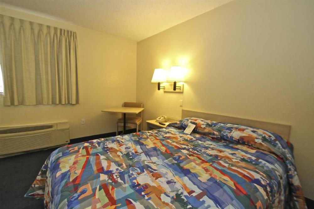 Phoenix Inn 部屋 写真