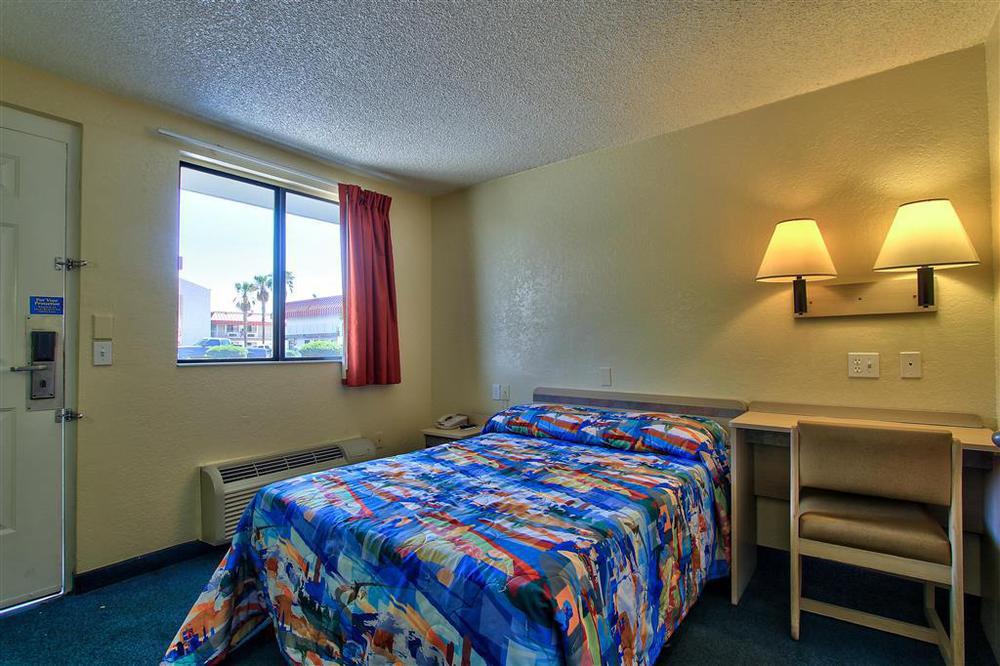 Phoenix Inn 部屋 写真
